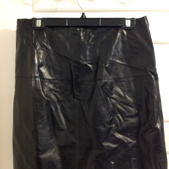 2/$40 GENUINE LEATHER-BANANA REPUBLIC 8 - Picture 8 of 9